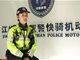 武汉女骑警因温柔走红 本人回应
