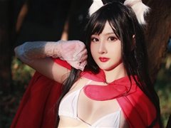 Coser美女姐姐您的蛋蛋 小红帽白丝内衣诱惑